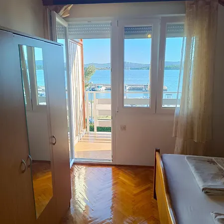Bojanic With Private Parking And Boat Dock アパート